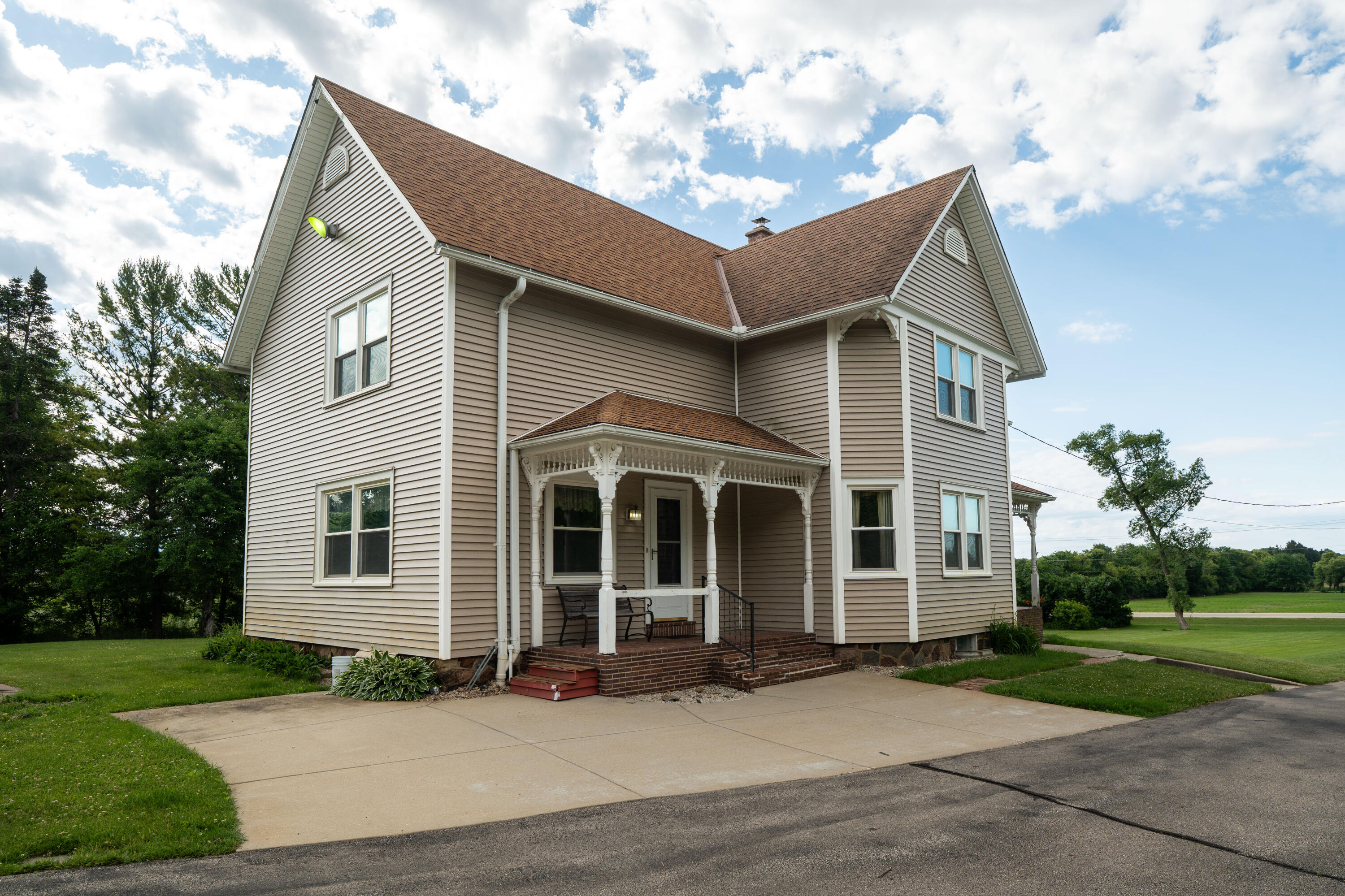 19272 West Coffee Road New Berlin, WI 53146 - Photo 46 of 49 Exterior