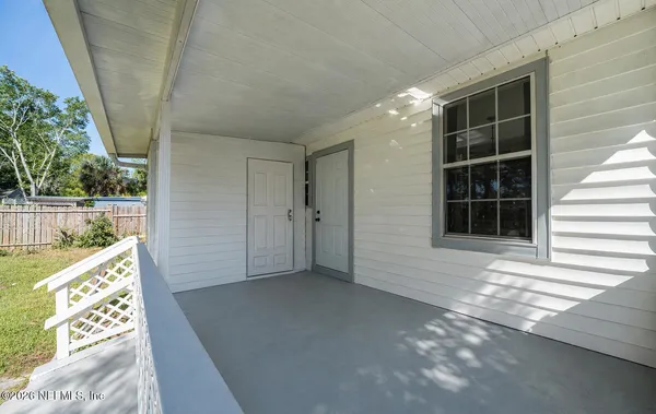a view of entryway with an outdoor space