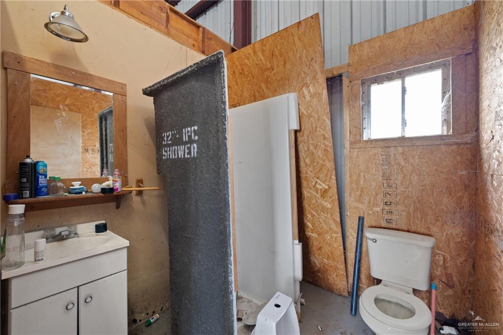 10612 North Ware Road McAllen, TX 78504 - Photo 19 of 20 a bathroom with a toilet sink and mirror