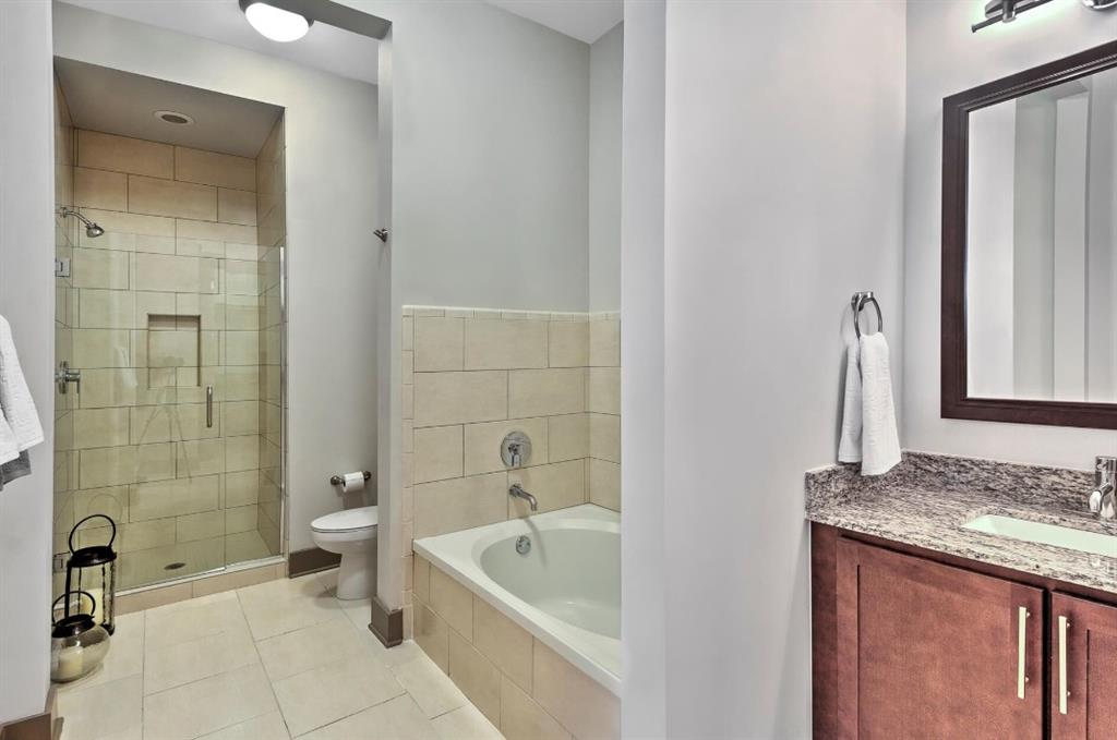 4600 Roswell Road, Unit 666 Sandy Springs, GA 30342 - Photo 9 of 22 a bathroom with a granite countertop sink and a bathtub