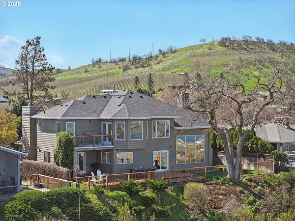 $735,000 | 915 East 18th Street, The Dalles, OR 97058