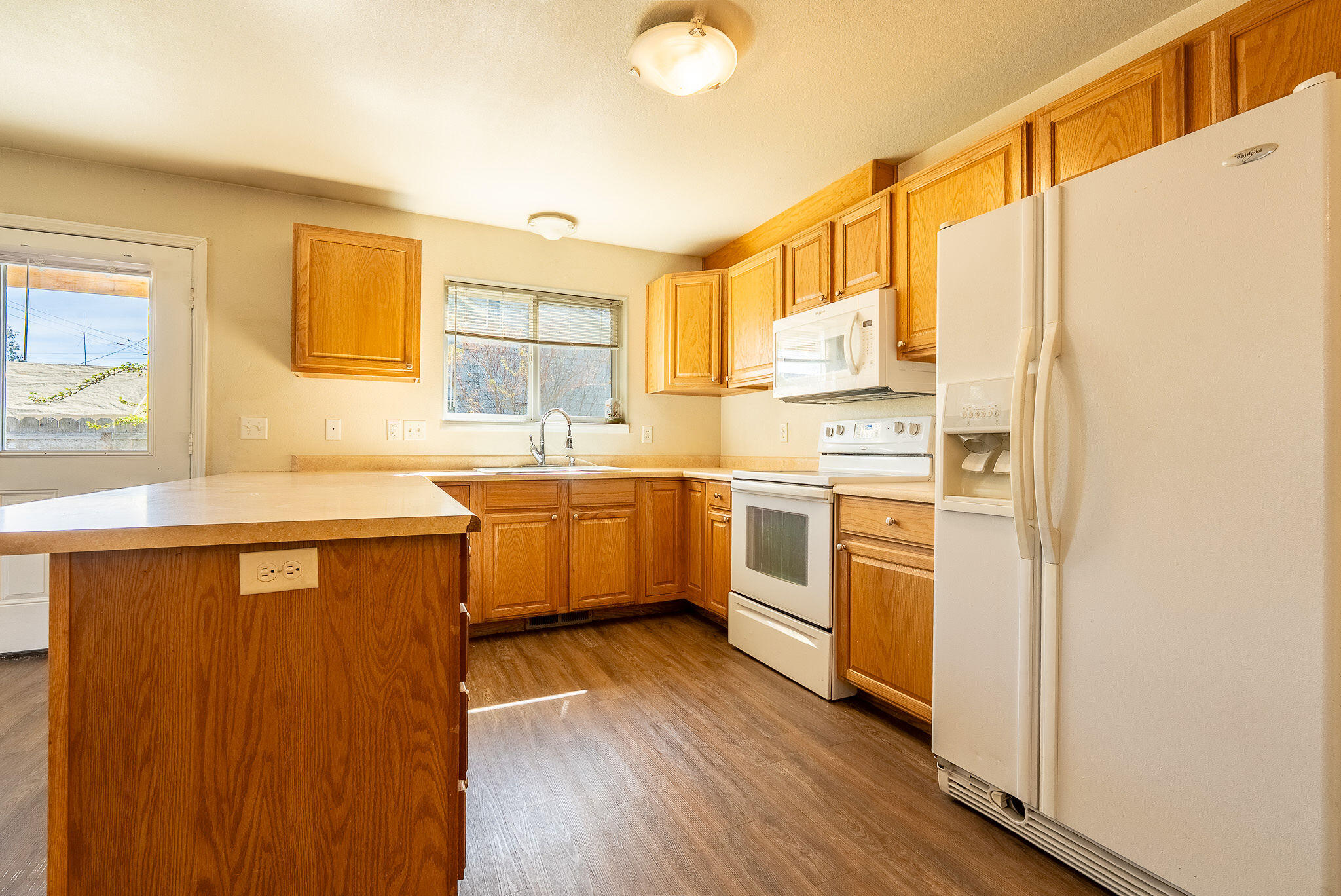 114 Cedar Street Central Point, OR 97502 - Photo 10 of 47 DSC02467-HDR