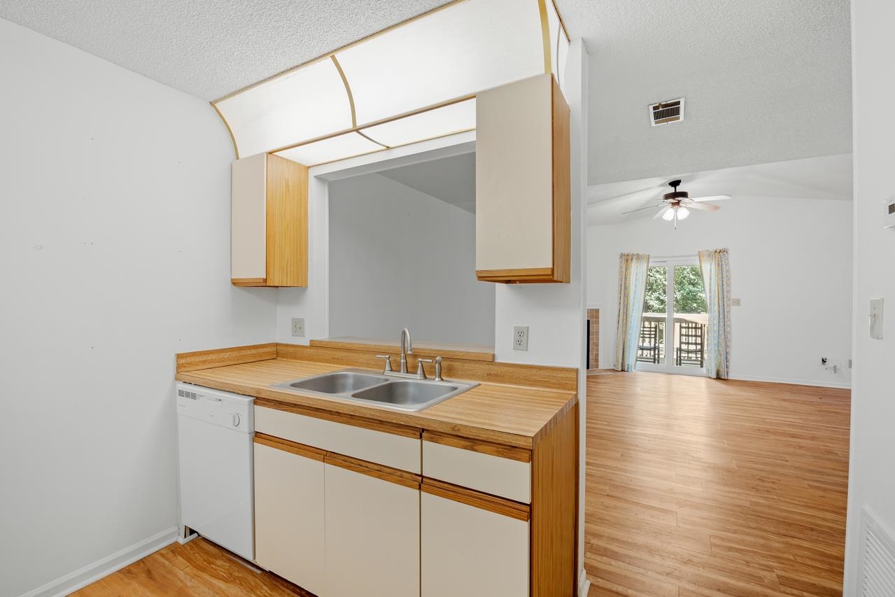1571 Stone Road, Unit 4D Tallahassee, FL 32303 - Photo 8 of 33 Gallery Image 8