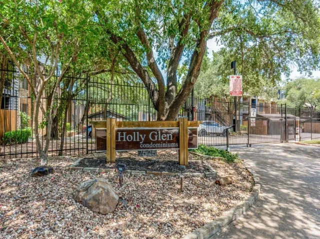 $2,100 | 7525 Holly Hill Drive, Unit 56, Dallas, TX 75231