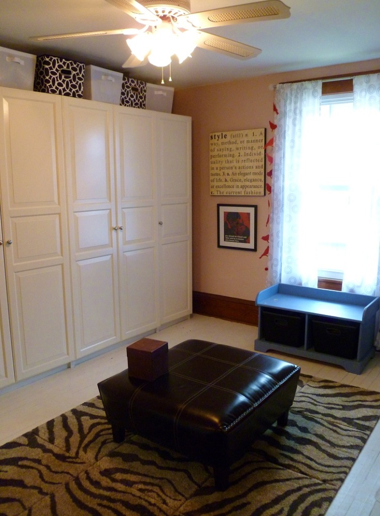 3388 Webster Road Blue Ridge, VA 24064 - Photo 22 of 40 a living room with furniture