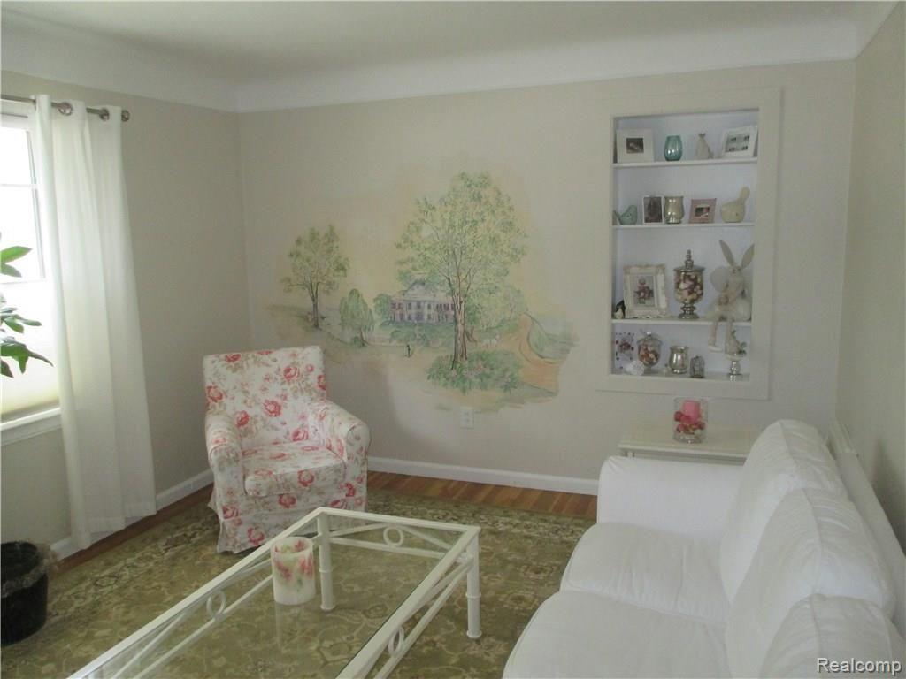 9605 Merriman Road Livonia, MI 48150 - Photo 4 of 27 Living Room