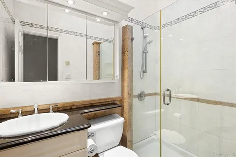 $1,299,000 | 922 Leeds Drive, North Bellmore, NY 11710