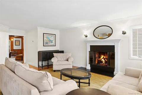 $1,299,000 | 922 Leeds Drive, North Bellmore, NY 11710