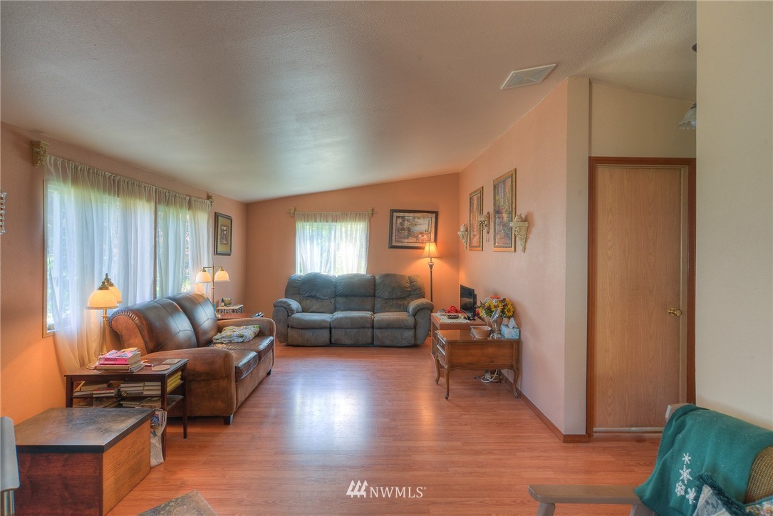 6348 Kirsop Road Southwest Tumwater, WA 98512 - Photo 2 of 25 Gallery Image 2