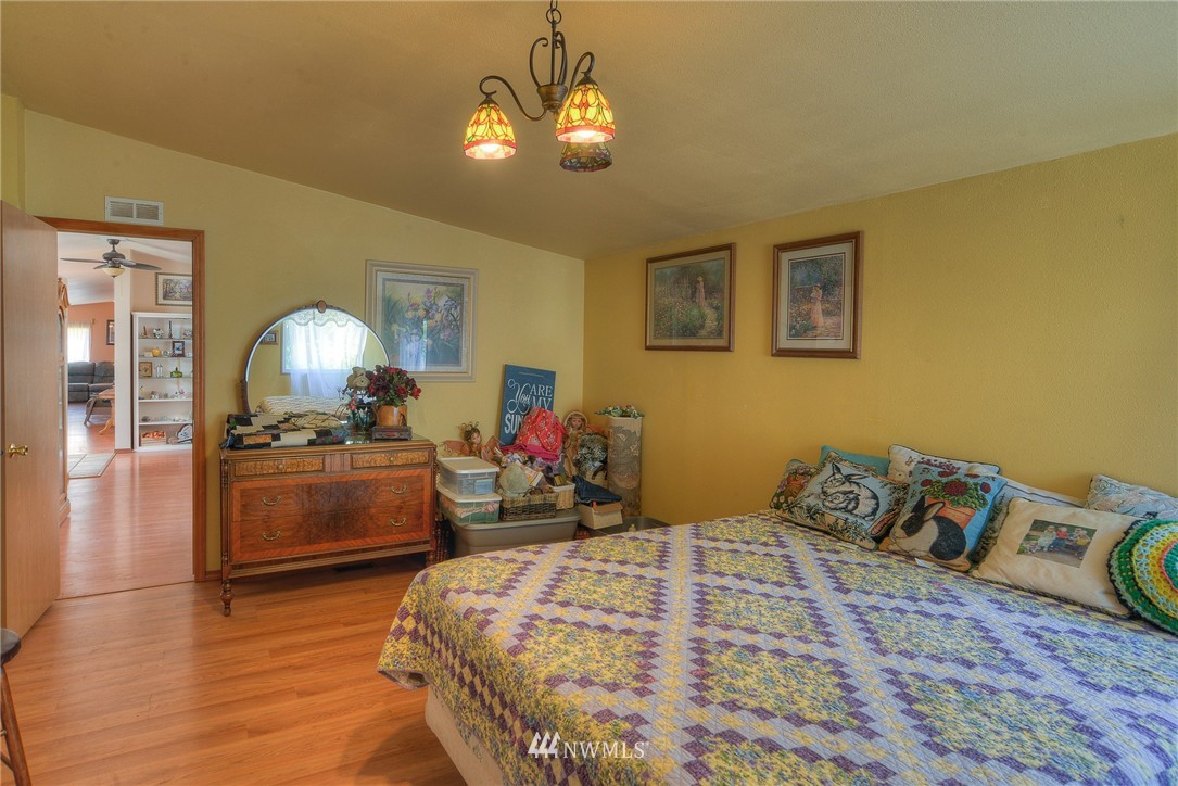 6348 Kirsop Road Southwest Tumwater, WA 98512 - Photo 11 of 25 Gallery Image 11