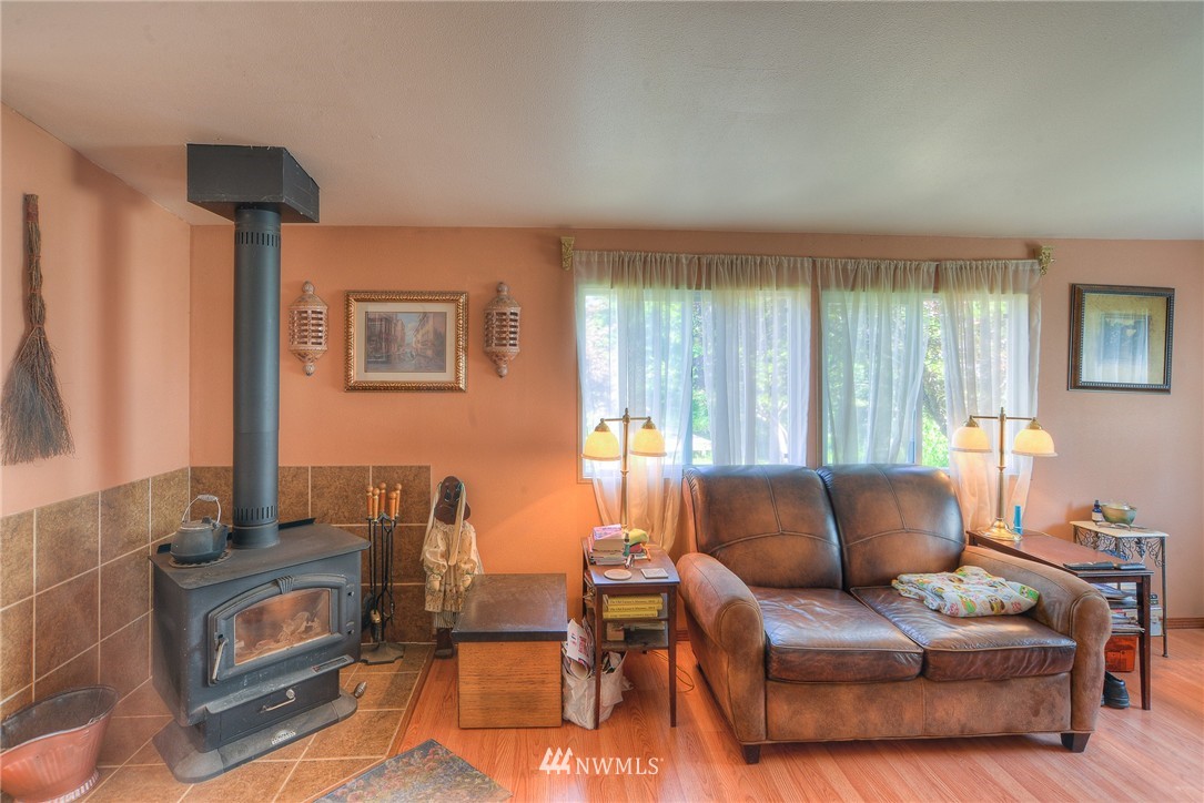 6348 Kirsop Road Southwest Tumwater, WA 98512 - Photo 3 of 25 Gallery Image 3