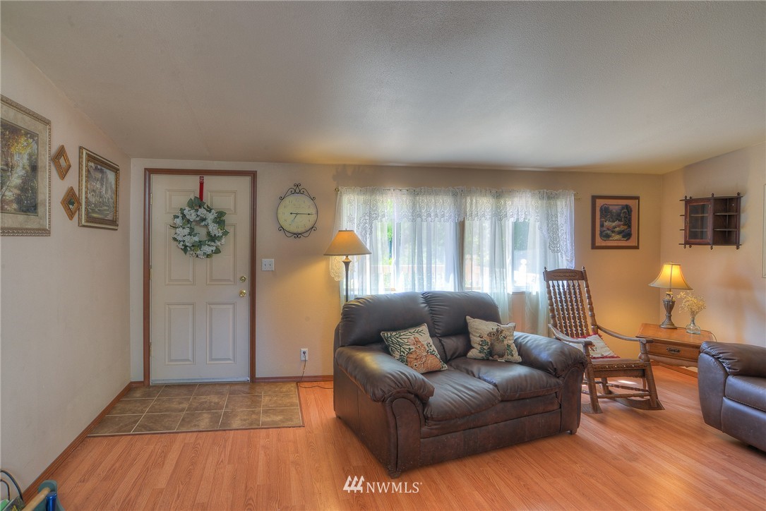 6348 Kirsop Road Southwest Tumwater, WA 98512 - Photo 4 of 25 Gallery Image 4