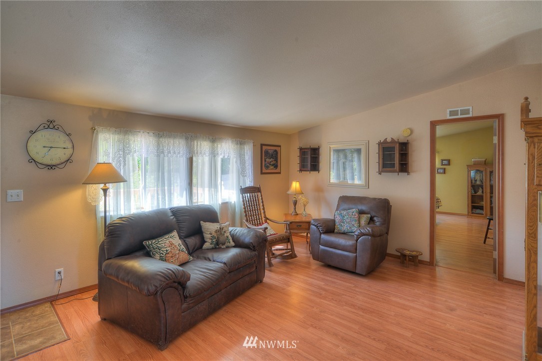 6348 Kirsop Road Southwest Tumwater, WA 98512 - Photo 5 of 25 Gallery Image 5
