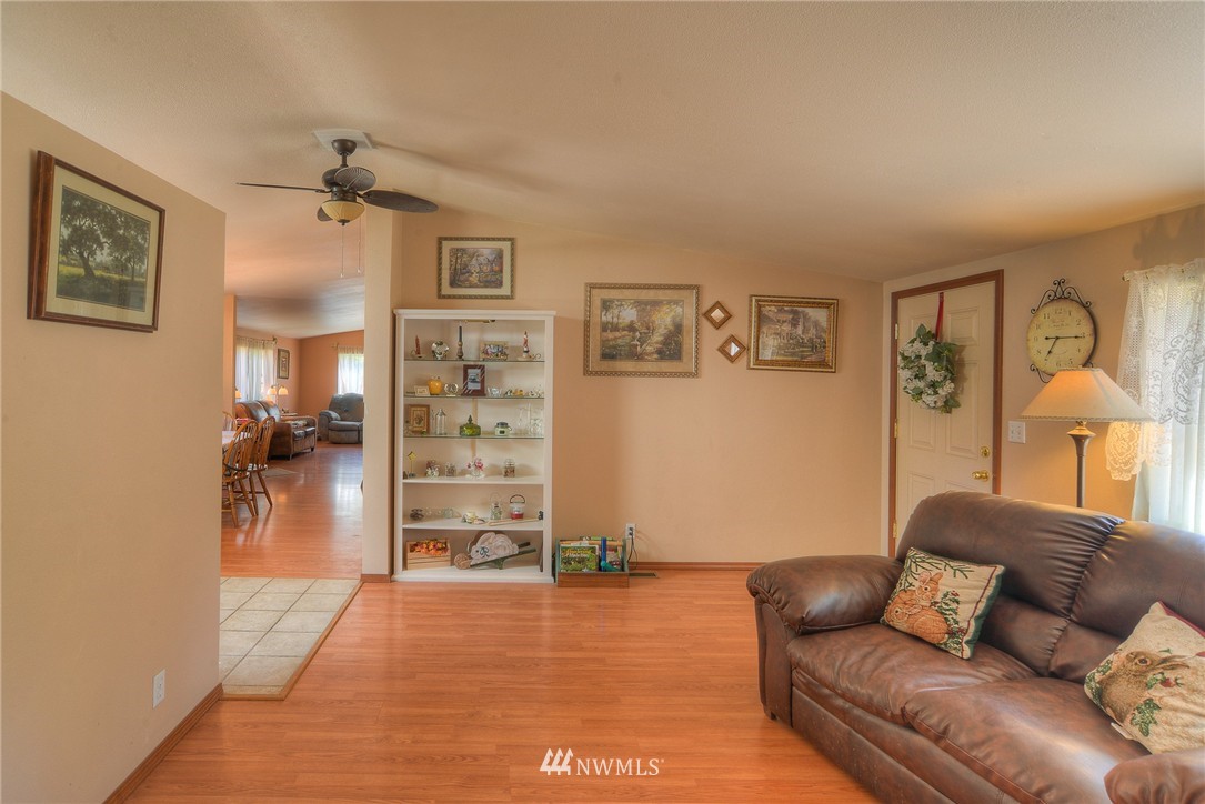 6348 Kirsop Road Southwest Tumwater, WA 98512 - Photo 6 of 25 Gallery Image 6