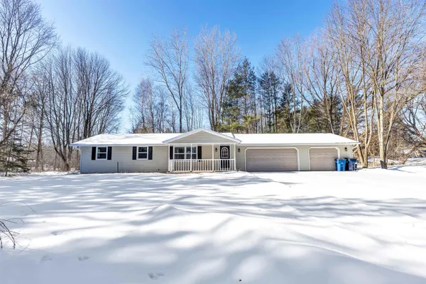 $379,900 | 2801 Meadow Flower Lane, Suamico, WI 54313