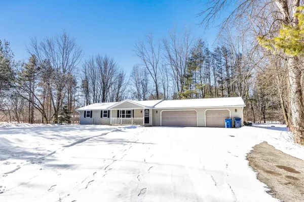 $379,900 | 2801 Meadow Flower Lane, Suamico, WI 54313