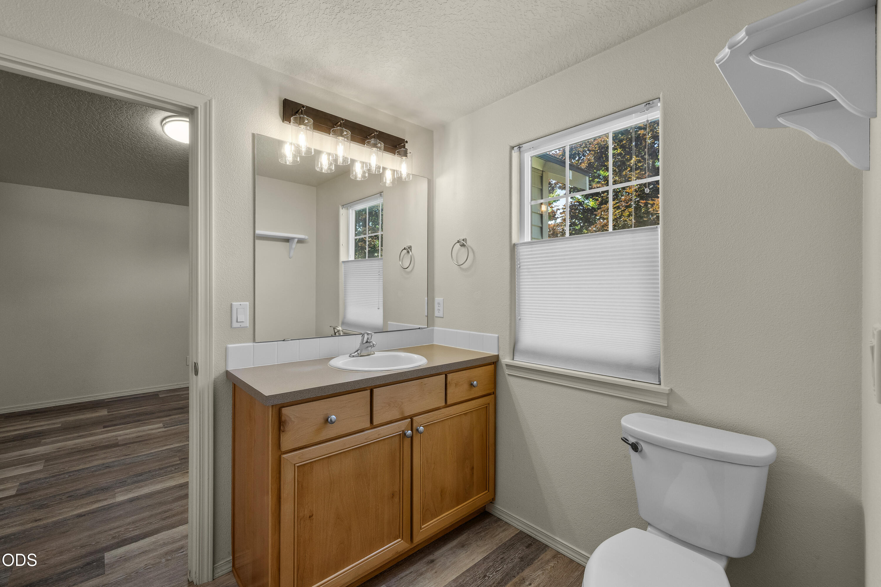 20535 Sunderland Way Bend, OR 97701 - Photo 23 of 41 a bathroom with a toilet sink and mirror