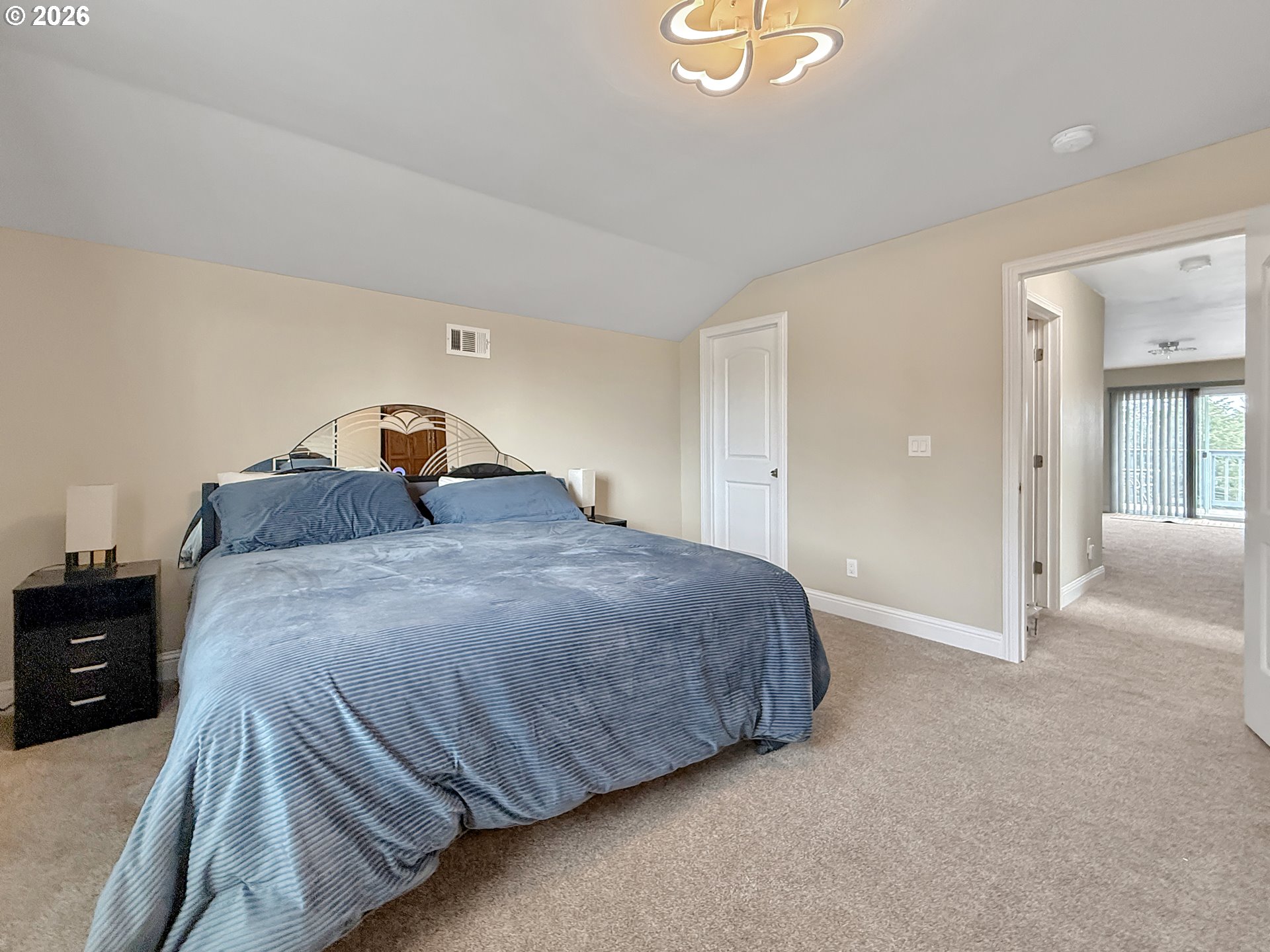7175 Vista Ridge Drive Brookings, OR 97415 - Photo 23 of 43 a bedroom with a bed and a lamp