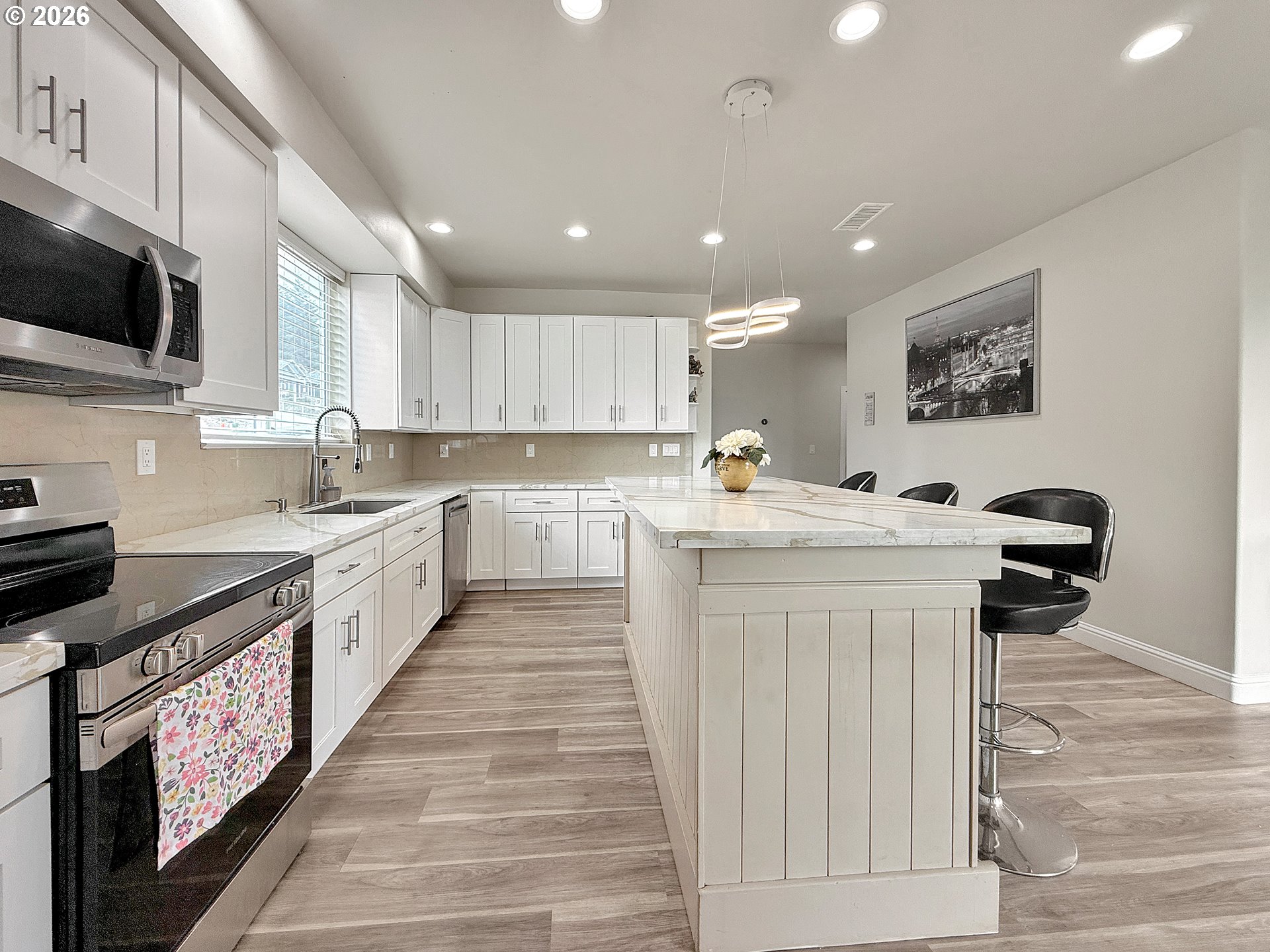 7175 Vista Ridge Drive Brookings, OR 97415 - Photo 8 of 43 a kitchen with a sink microwave and cabinets