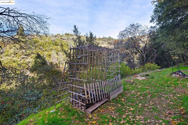 a view of a garden with a house