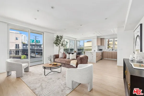 $6,200 | 1414 1/2 South Beverly Drive, Unit 203, Los Angeles, CA 90035