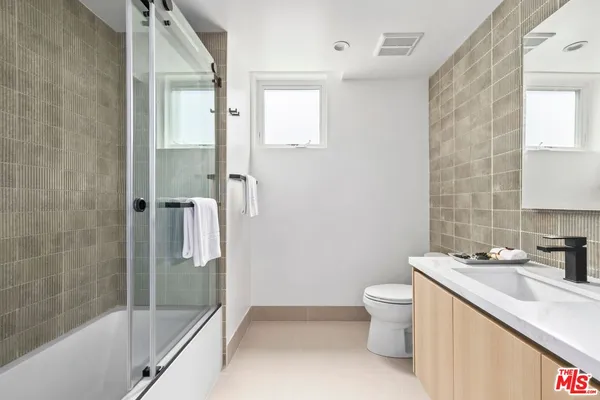 $6,200 | 1414 1/2 South Beverly Drive, Unit 203, Los Angeles, CA 90035