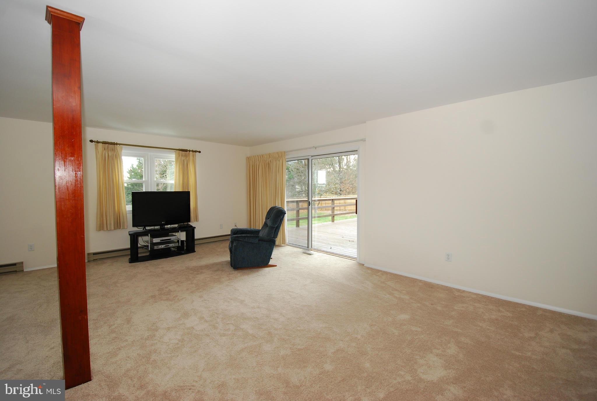 9216 Gue Road Damascus, MD 20872 - Photo 12 of 28 Family Room