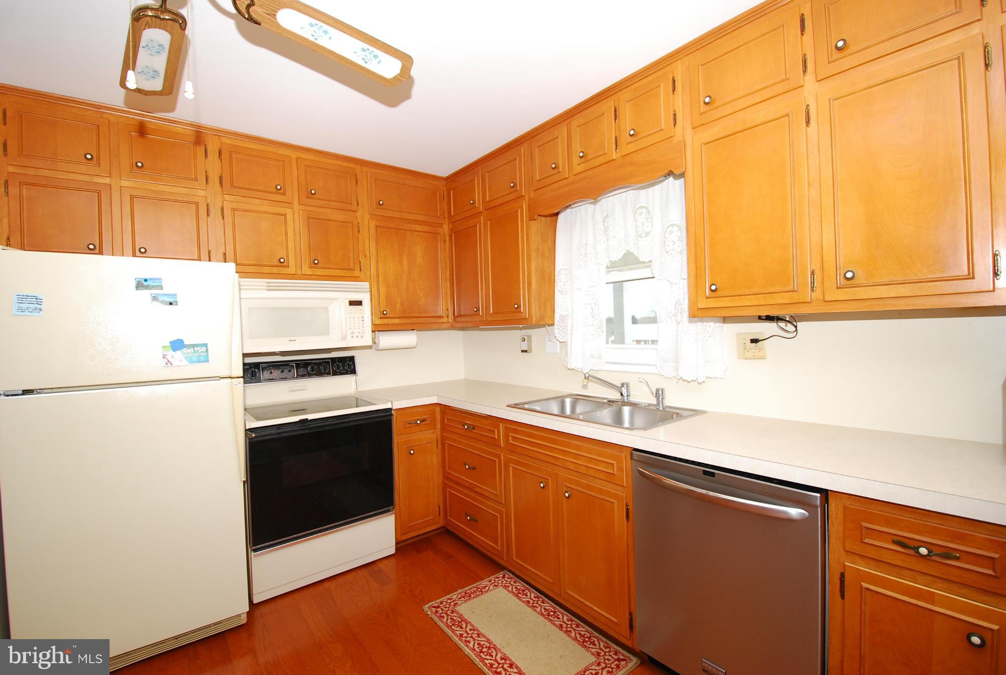 9216 Gue Road Damascus, MD 20872 - Photo 8 of 28 Kitchen