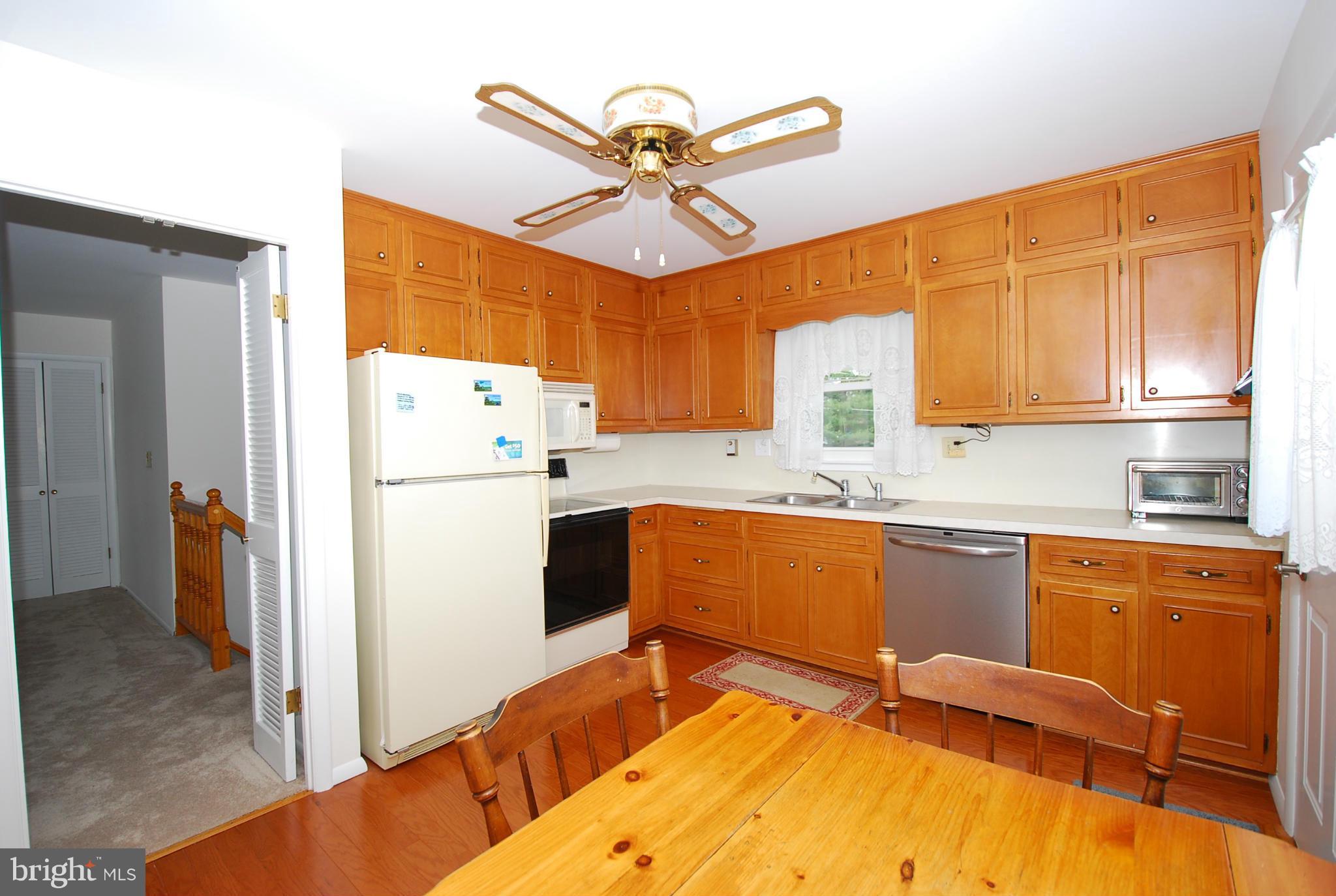 9216 Gue Road Damascus, MD 20872 - Photo 9 of 28 Kitchen