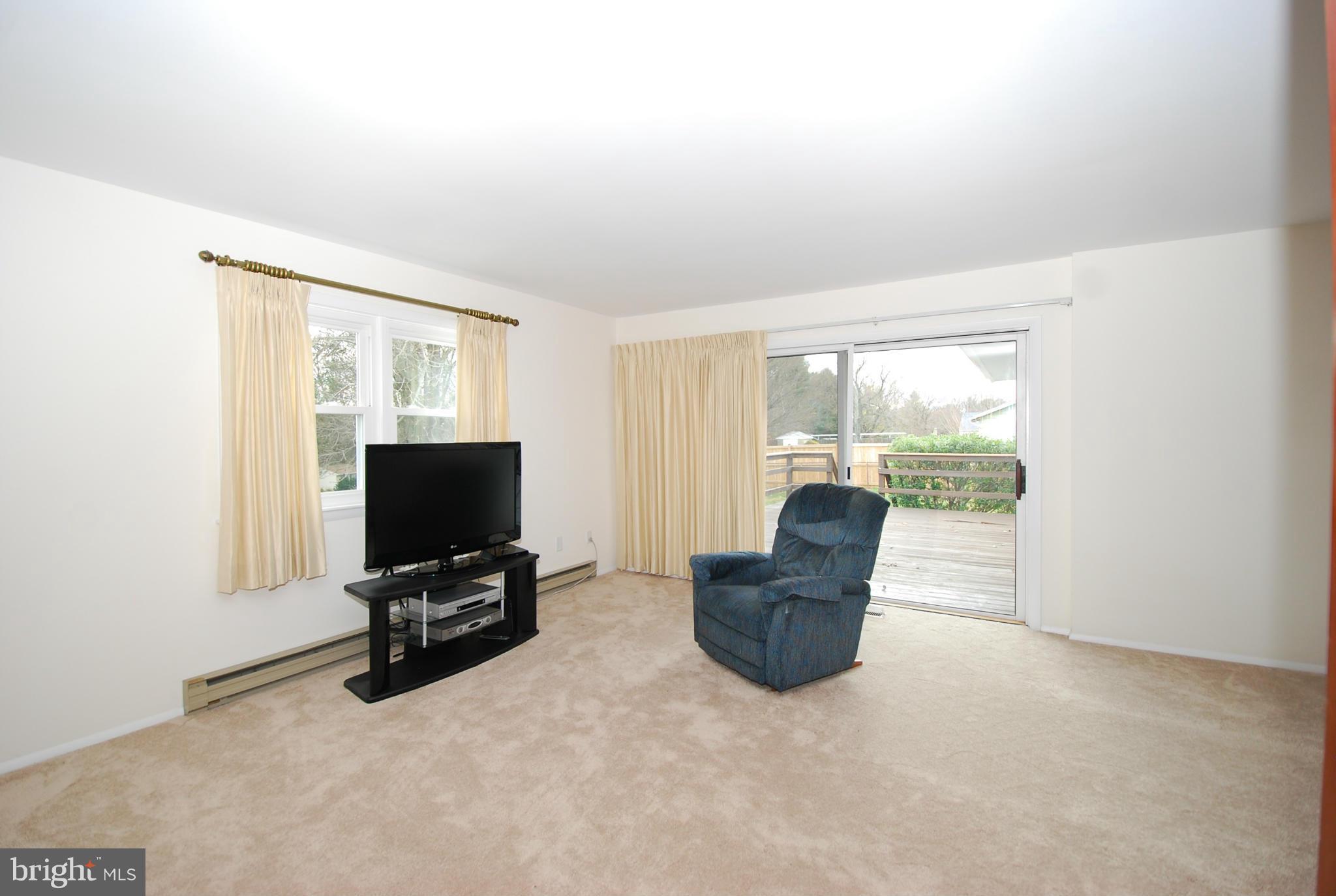 9216 Gue Road Damascus, MD 20872 - Photo 10 of 28 Family Room