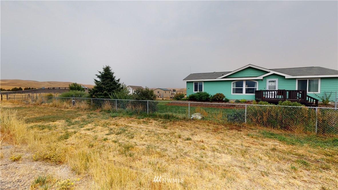 196 Skyrocket Road Prescott, WA 99348 - Photo 2 of 21 a view of lake with a house in the background