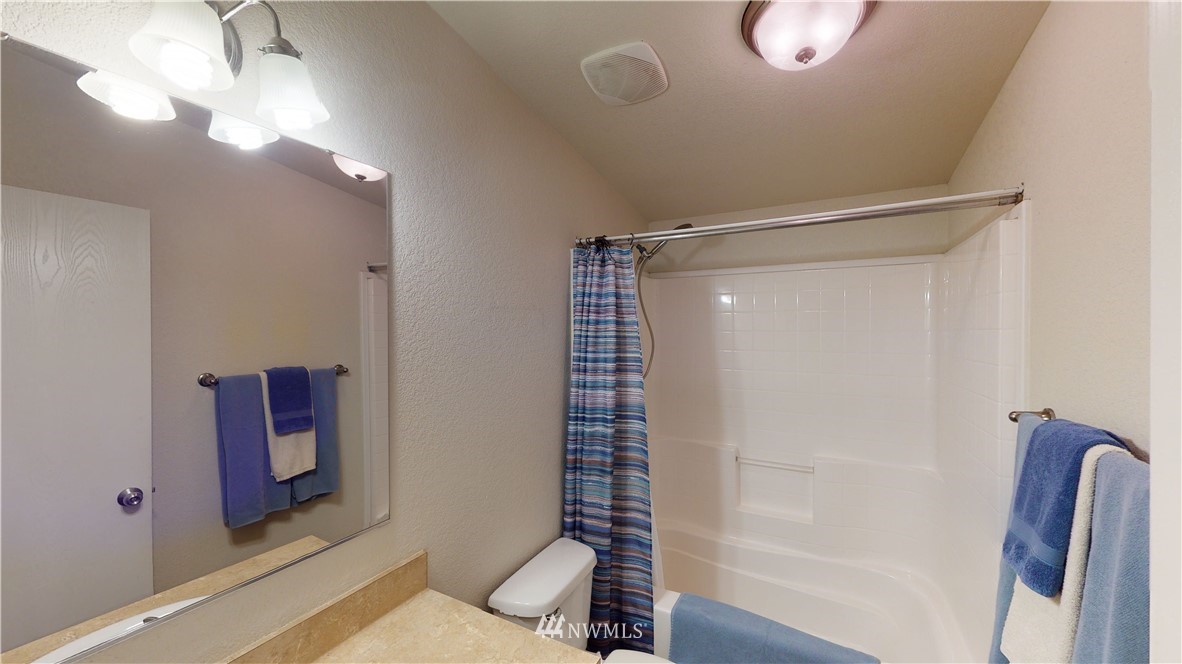 196 Skyrocket Road Prescott, WA 99348 - Photo 17 of 21 a bathroom with a shower