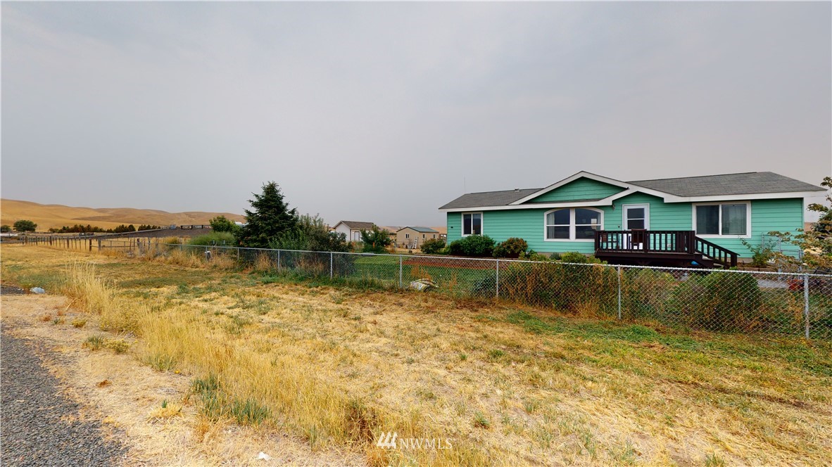 196 Skyrocket Road Prescott, WA 99348 - Photo 20 of 21 a front view of a house with a yard