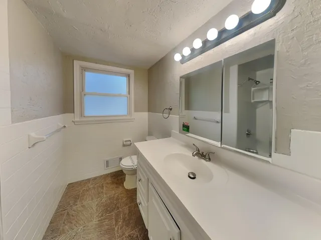 $1,795 | 2272 North Hazel Street, Maplewood, MN 55109