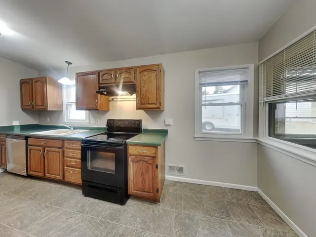 $1,795 | 2272 North Hazel Street, Maplewood, MN 55109