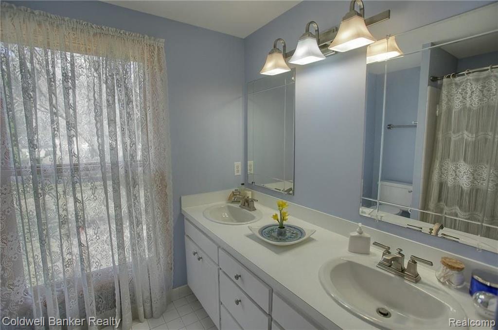 32320 Lahser Road Beverly Hills, MI 48025 - Photo 27 of 38