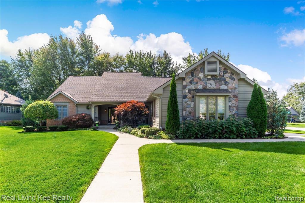936 Pine Trail Drive Rochester Hills, MI 48307 - Photo 1 of 37