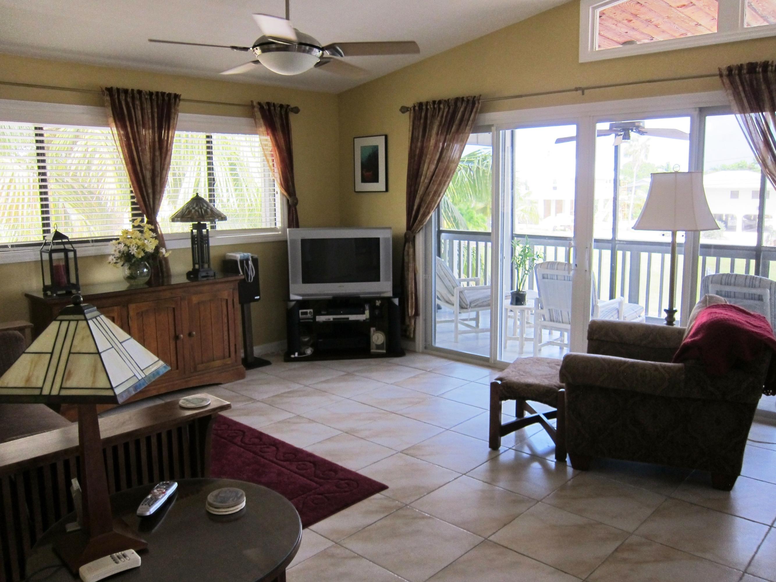 29527 Ranger Avenue Big Pine Key, FL 33043 - Photo 13 of 27 Living Room