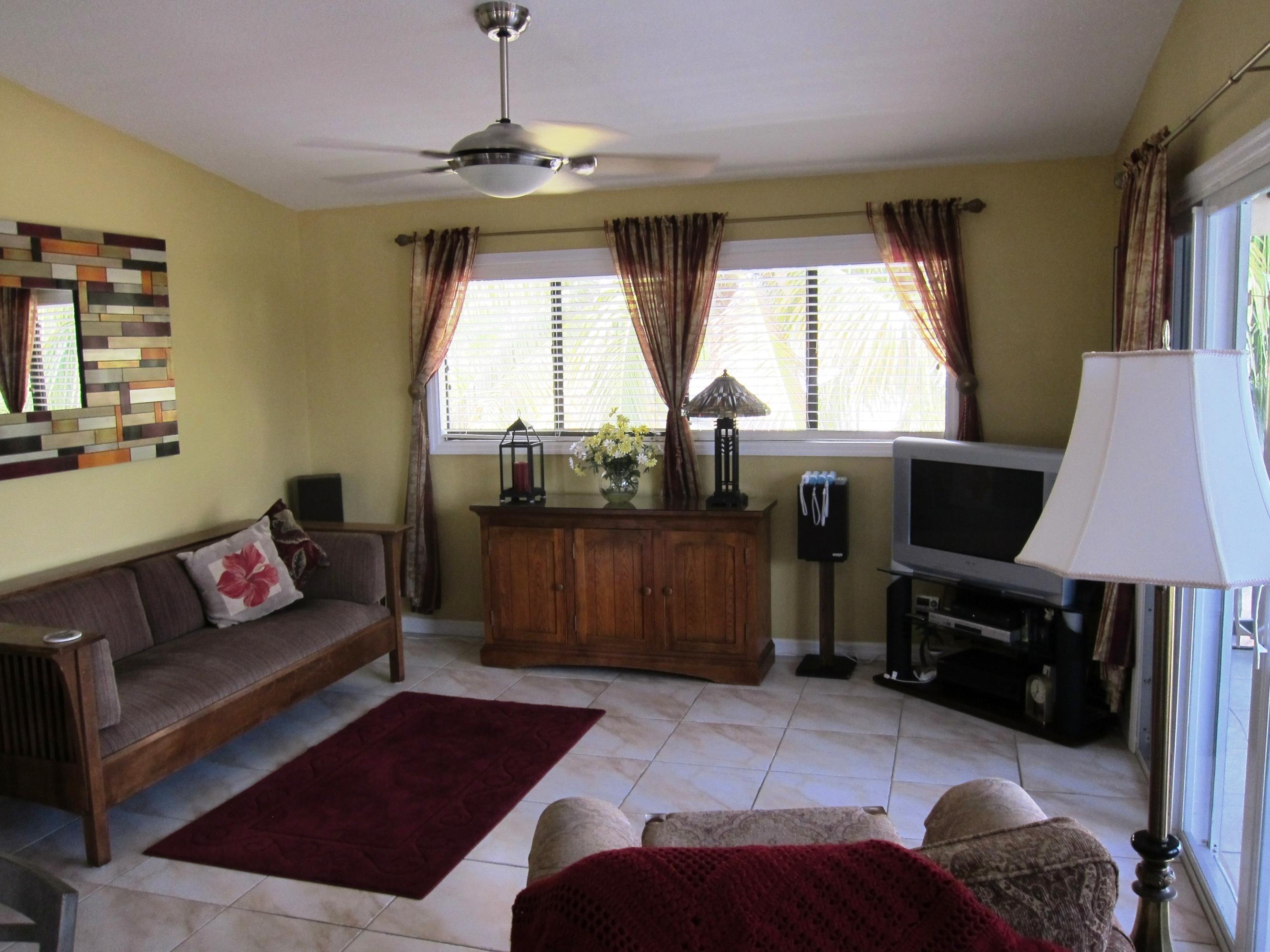 29527 Ranger Avenue Big Pine Key, FL 33043 - Photo 14 of 27 Living Room