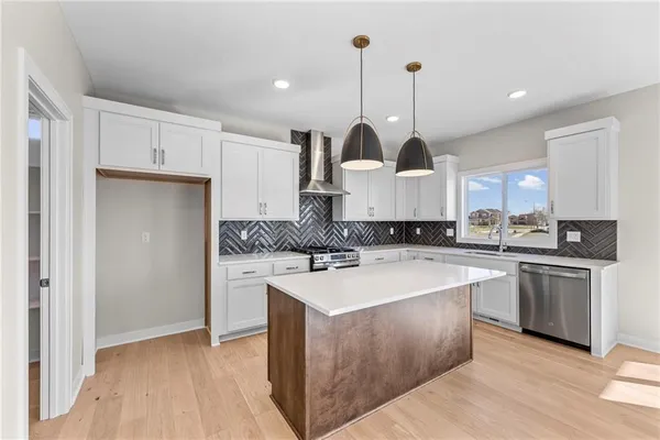 $599,950 | 18681 West 193rd Street, Spring Hill, KS 66083