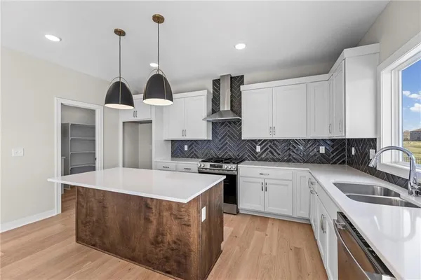 $599,950 | 18681 West 193rd Street, Spring Hill, KS 66083