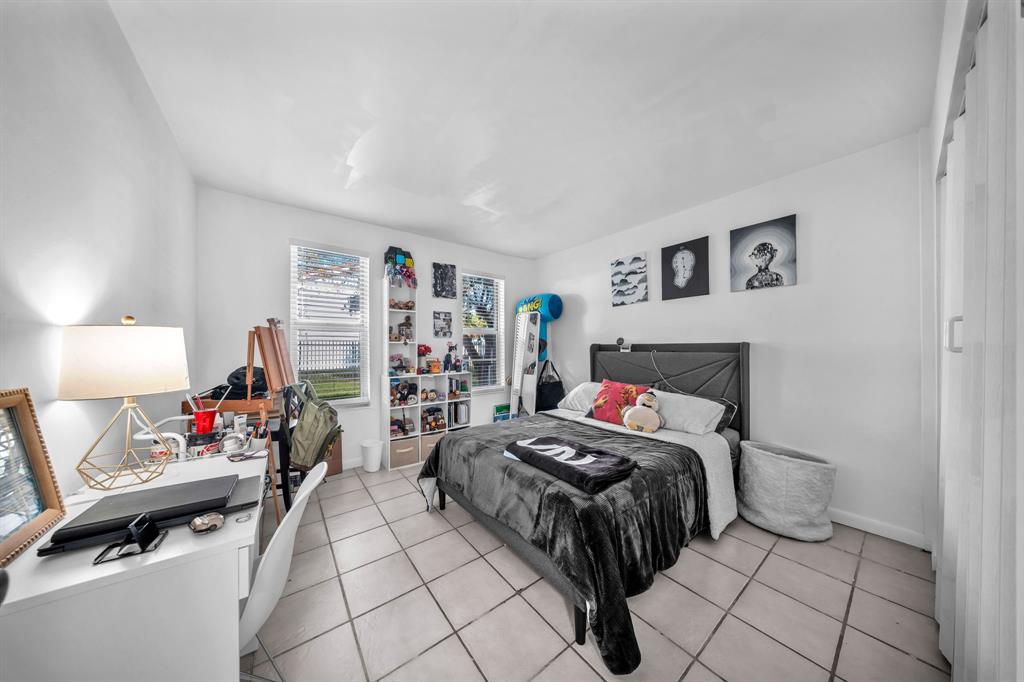 13700 Southwest 62nd Street, Unit 149 Miami, FL 33183 - Photo 5 of 16 a bedroom with a bed and a large window