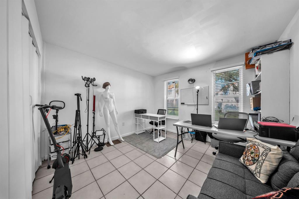 13700 Southwest 62nd Street, Unit 149 Miami, FL 33183 - Photo 6 of 16 a living room with furniture a rug and white walls