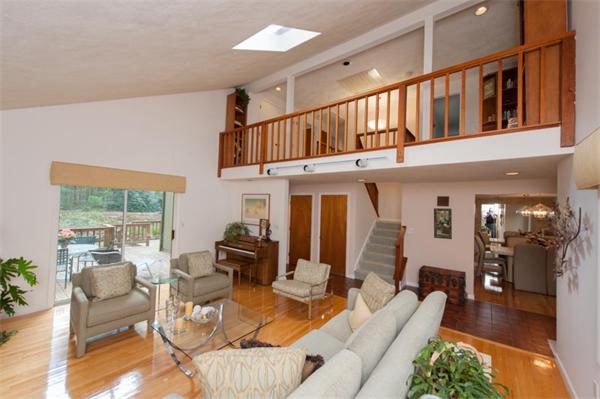 8 Agawam Road Sharon, MA 02067 - Photo 3 of 24 Gallery Image 3