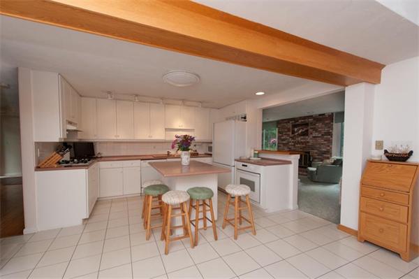 8 Agawam Road Sharon, MA 02067 - Photo 6 of 24 Gallery Image 6