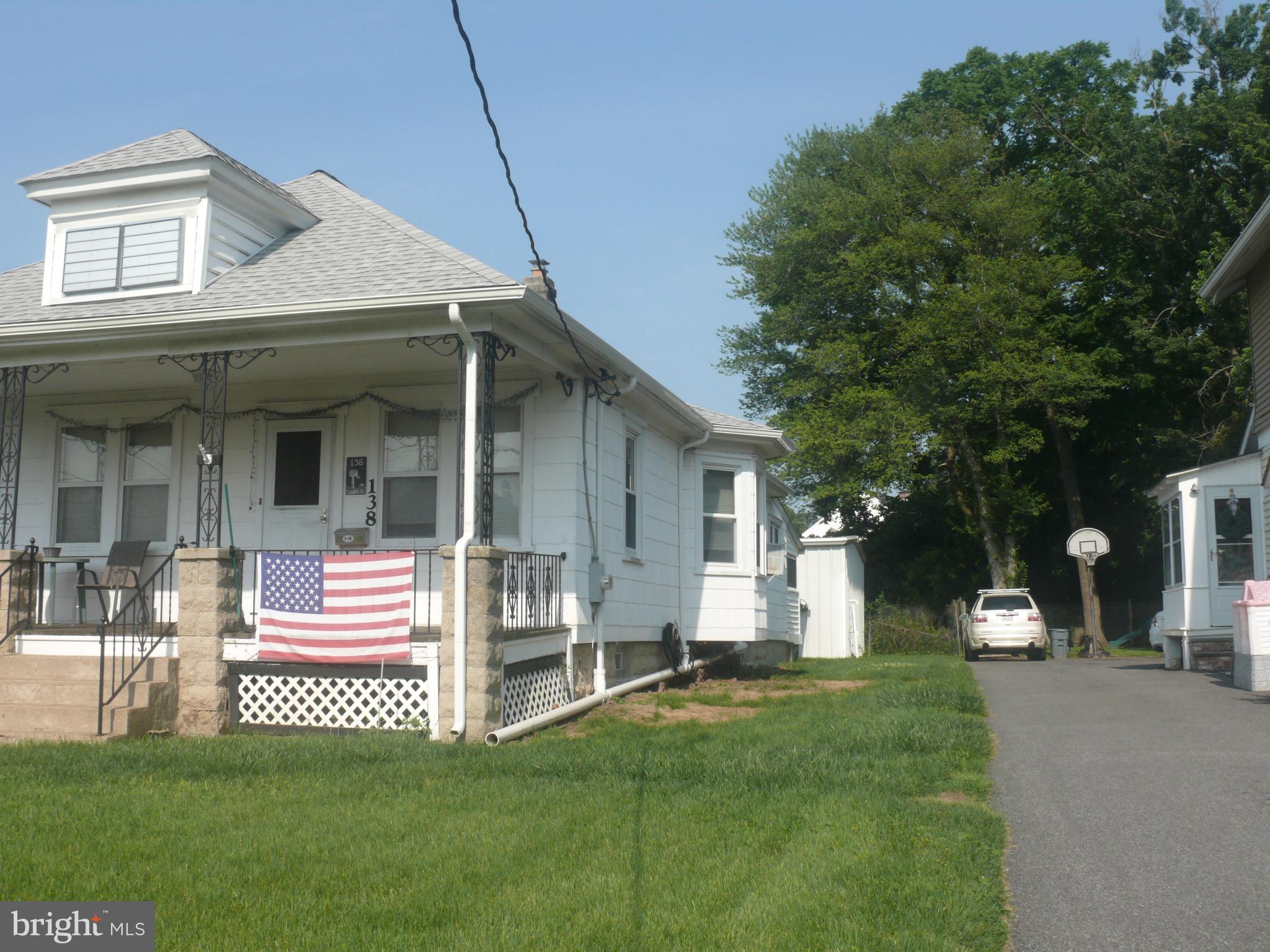 138 West Elbon Road Brookhaven, PA 19015 - Photo 3 of 17 Side yard