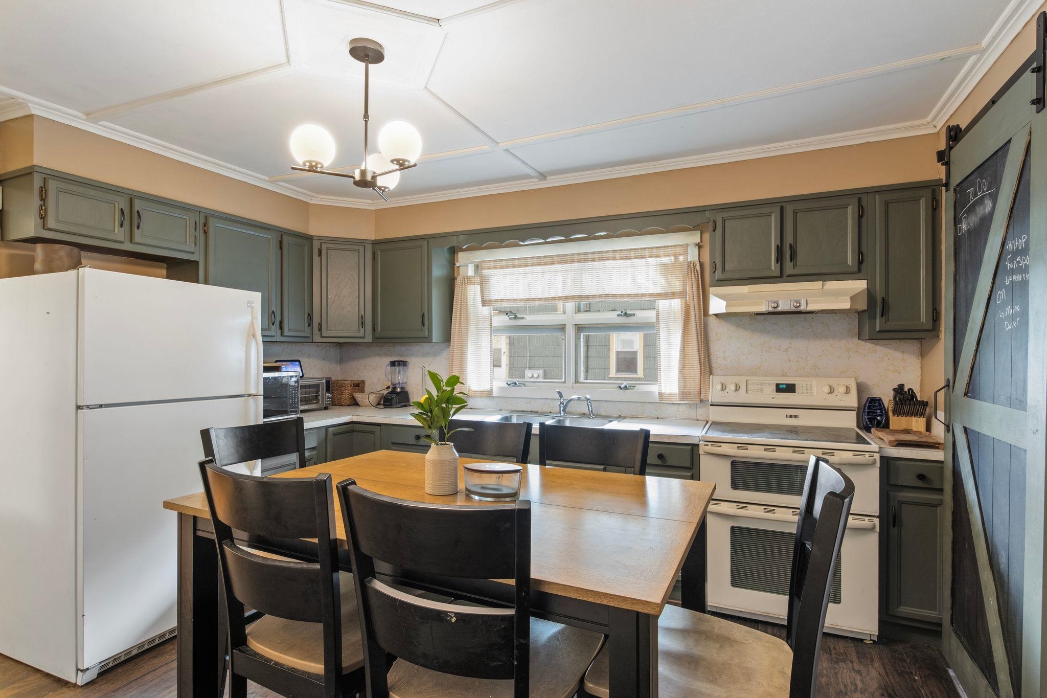 53 Chestnut Street Rochester, NH 03867 - Photo 5 of 33