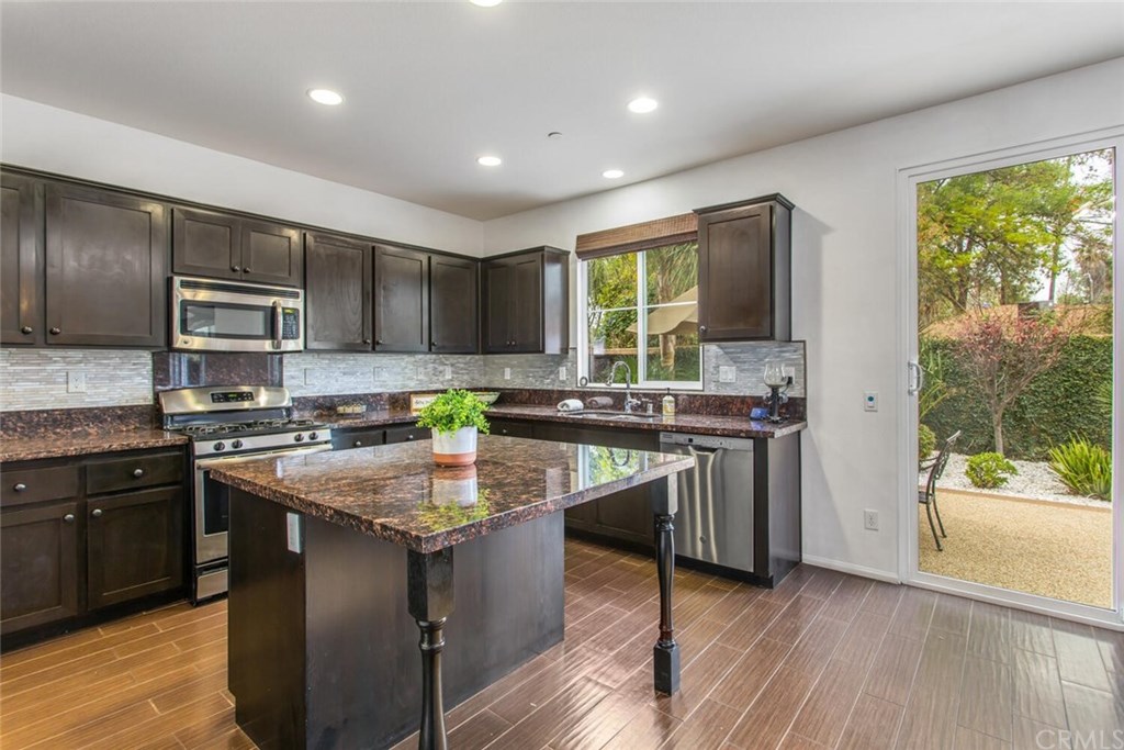 8251 Perla Drive Riverside, CA 92504 - Photo 11 of 38