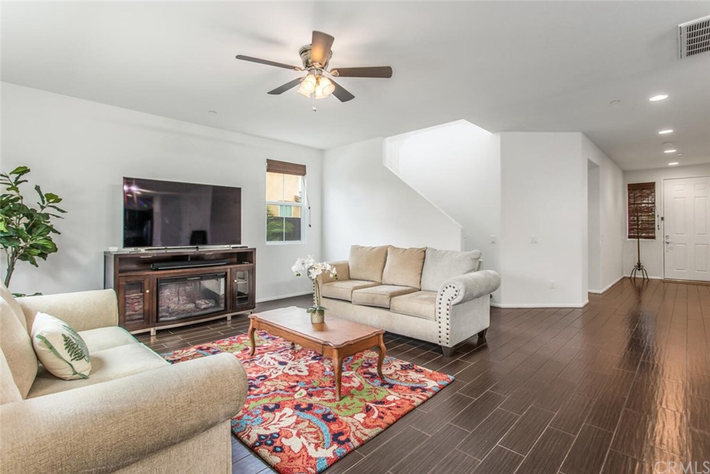 8251 Perla Drive Riverside, CA 92504 - Photo 4 of 38