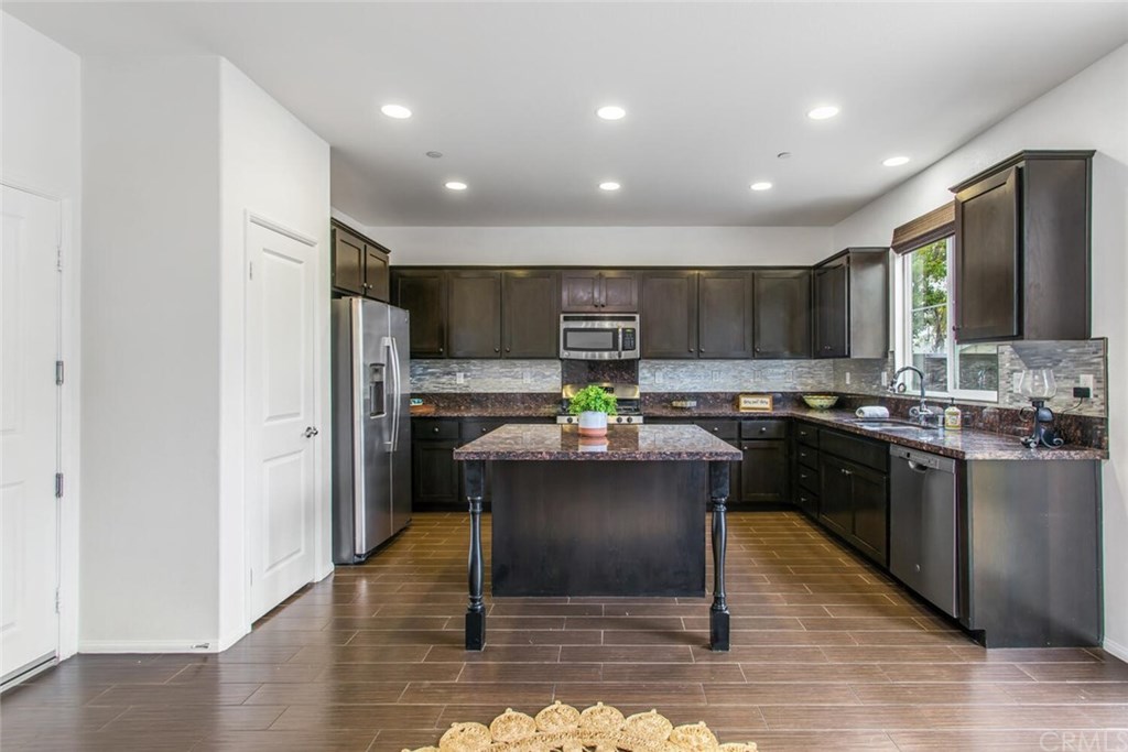 8251 Perla Drive Riverside, CA 92504 - Photo 8 of 38